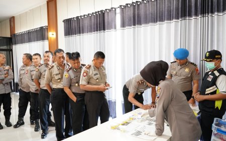 Komitmen Bersih Narkoba, Kapolres Situbondo Jalani Tes Urine bersama PJU dan Kapolsek Jajaran