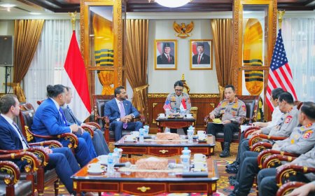Kapolri Terima Kunjungan Direktur FBI Bahas Kerja Sama Keamanan Global