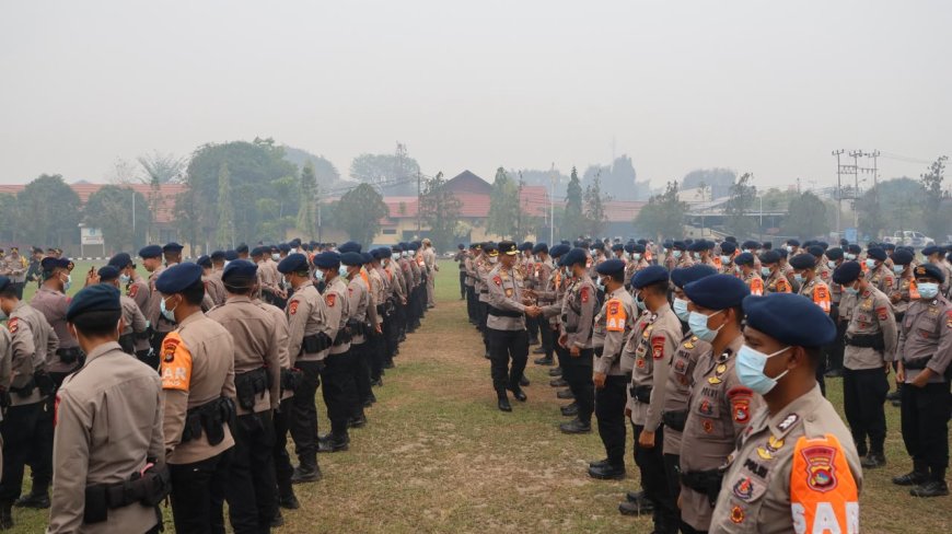10 Personel Pusdokkes Polri dan 200 Brimob NTB Perkuat Penanganan Karhutla di Kalteng, Kapolda: Fokus di 6 Wilayah Rawan